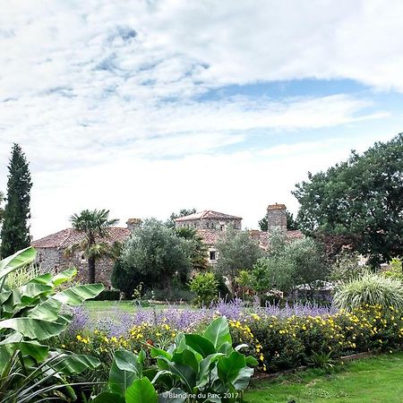 Bed and Breakfast Logis De La Robliniere Landevieille Exterior foto