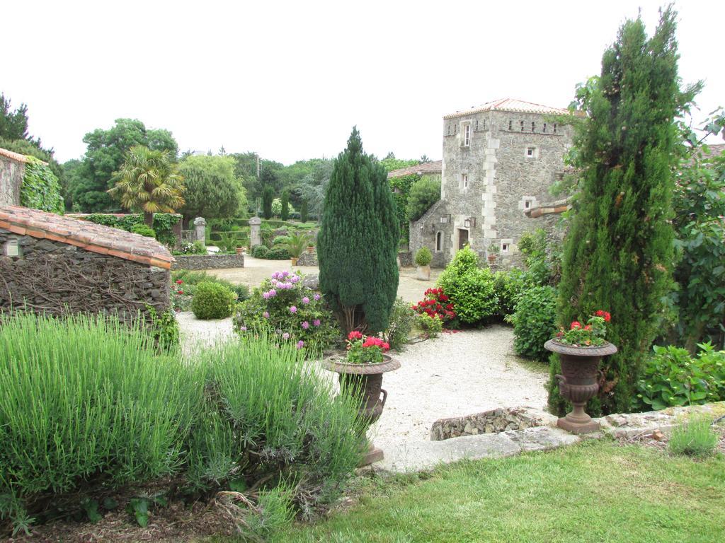 Bed and Breakfast Logis De La Robliniere Landevieille Exterior foto