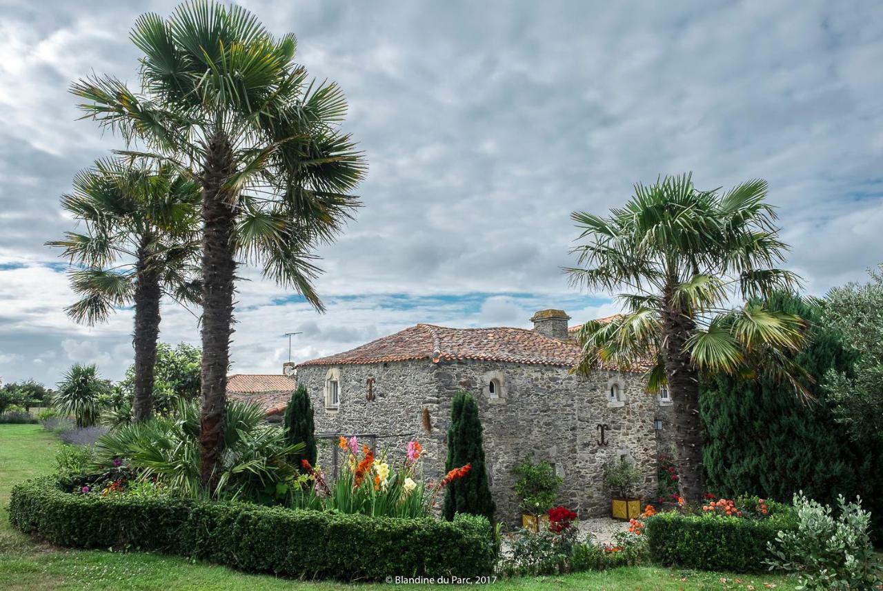 Bed and Breakfast Logis De La Robliniere Landevieille Exterior foto