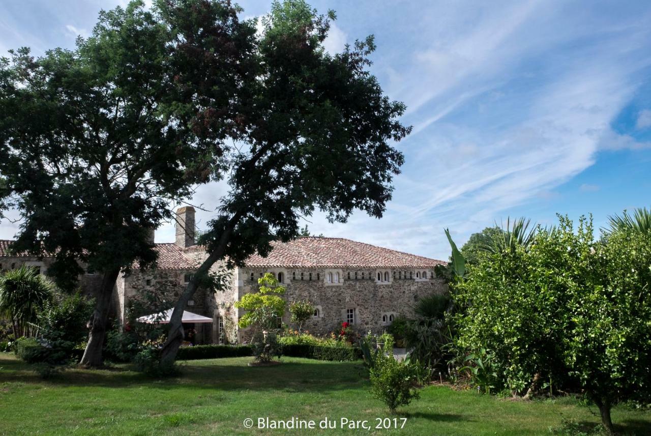 Bed and Breakfast Logis De La Robliniere Landevieille Exterior foto